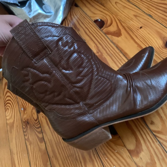 Urban Outfitters Cowboy Boot - Picture 3 of 4